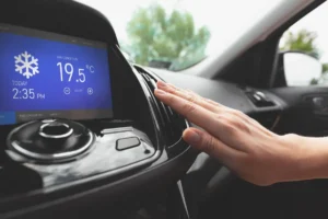 Les scientifiques du Jungfraujoch lancent l'alerte : votre climatisation de voiture libère des PFAS à chaque trajet, et personne n'en parle