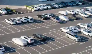 Mauvaise nouvelle pour les automobilistes qui reculent en sortant de leur place : voici ce que dit le code de la route et ce que ça change pour vous