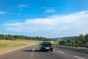 Mauvaise nouvelle pour les automobilistes qui restent sur la voie du milieu : le Code de la route prévoit une amende et un retrait de points