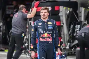 Max Verstappen prolonge chez Red Bull jusqu'en 2030 : « Je suis vraiment heureux », alors que Mercedes y croyait encore