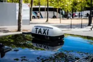 Une prime pouvant atteindre 5 500 euros pour les taxis électriques mais il faudra être réactif pour en profiter