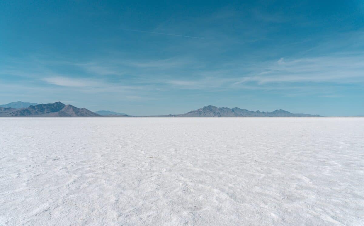 Salt,desert,landscape,at,bonneville,salt,flats,,salt,lake,city,