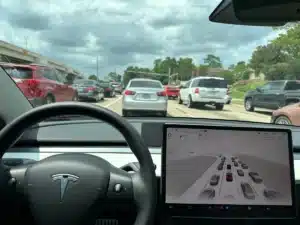 « C'est absolument terrifiant » : deux Tesla sans conducteur vont rouler sur les routes françaises, et les automobilistes ne sont pas prêts