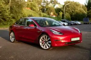 En août, cette voiture électrique a détrôné toutes les autres en France : les concessionnaires n'avaient pas vu ça depuis des années