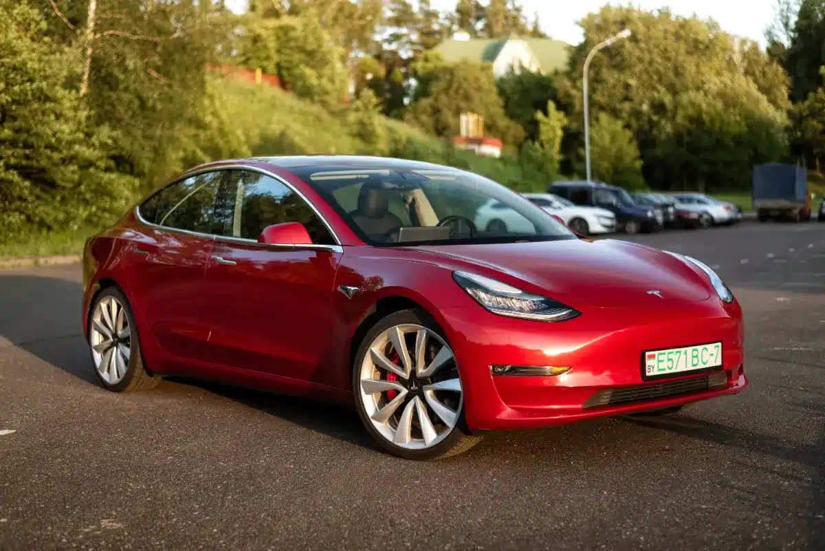 En août, cette voiture électrique a détrôné toutes les autres en France : les concessionnaires n'avaient pas vu ça depuis des années
