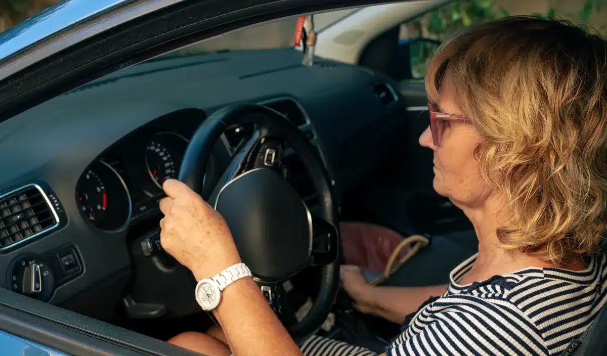 Mauvaise nouvelle pour les conducteurs de plus de 70 ans : le renouvellement du permis change en 2026, et beaucoup ignorent s'ils sont concernés