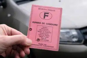 Votre permis de conduire rose ne sera plus valable après cette date : des millions d'automobilistes concernés ne le savent pas encore