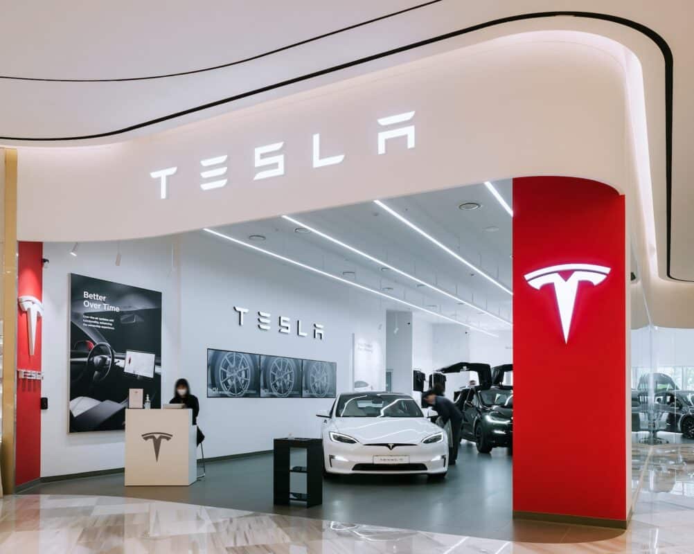 tesla-roadster-neuf-ans-attente-sept-reports-tard-fans-perdent-patience