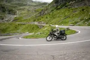 436 km sans recharger : cette moto électrique accessible avec un simple permis B vient de réaliser un exploit que personne n'attendait en France