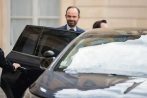 Edouard Philippe face au retrait de permis, l'ex-Premier ministre d’Emmanuel Macron admet tardivement « cette infraction est regrettable »