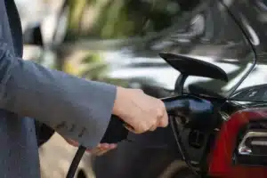Elle parcourt 2 000 km pour 80 € dans l'Eure : face à la flambée des carburants, cette conductrice a trouvé une parade que les automobilistes lui envient