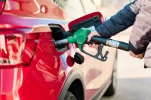 Il a reçu de l'essence au lieu du gasoil, la station-service condamnée à verser des dommages et une amende pour sa conduite en justice