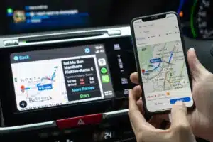 « Je lui ai demandé un resto et il m'a répondu comme un humain » : Gemini débarque enfin dans Google Maps sur CarPlay