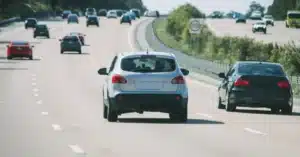 « Je ne savais pas ce que ça voulait dire » : ce tissu blanc sorti par la fenêtre d'une voiture peut vous sauver la vie