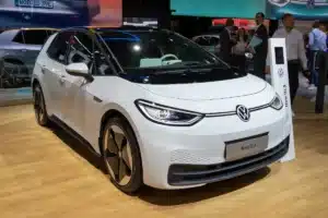Mauvaise nouvelle pour les automobilistes : les voitures électriques d'occasion s'arrachent si vite que les prix ont bondi de 25% en quelques mois