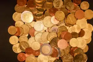 « On trouvait des pièces partout, sous les sièges, dans les portières » : à la casse, la monnaie oubliée rapportait 1,2 million de francs