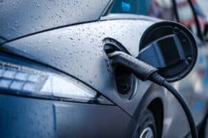 voiture-electrique-flambee-prix-pompe